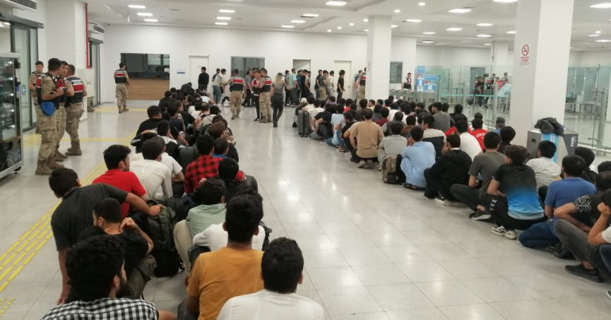 Kocaeli'de 163 düzensiz göçmen sınır dışı edildi