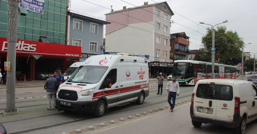 Otomobil ile çarpışan motosikletin sürücüsü yaralandı