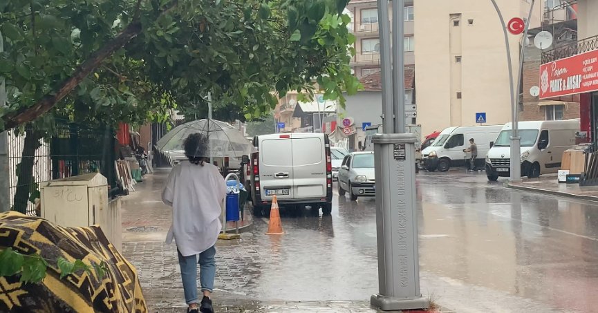 Sıcaktan kavrulan Kocaelililer yağmurla serinledi