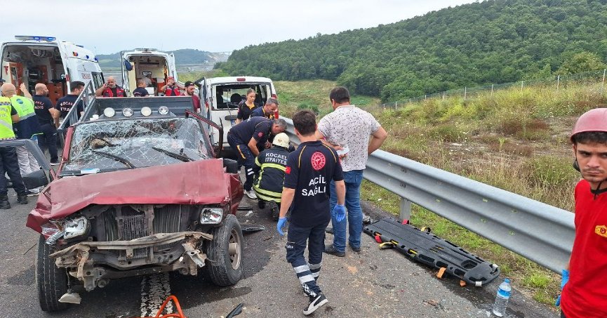 Kuzey Marmara Otoyolu'nda feci kaza: 2'si ağır 6 yaralı