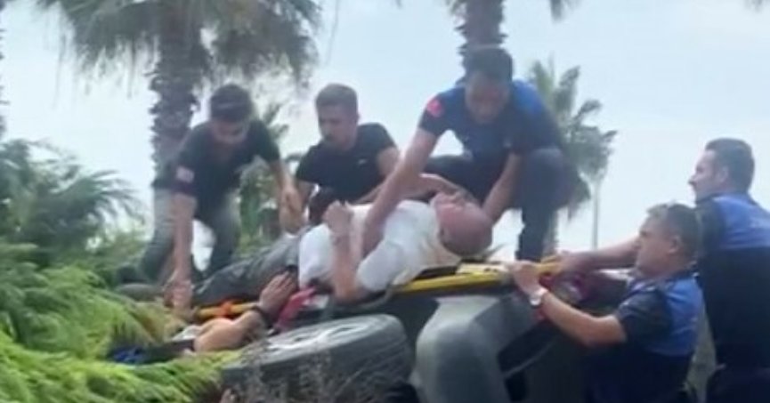 Hafif ticari aracın çarptığı ağaç üstüne devrildi: 1 yaralı