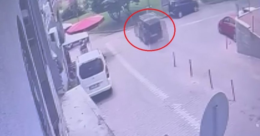 Aracıyla çarptığı ağaçların altında kalmıştı: Kaza anı ortaya çıktı