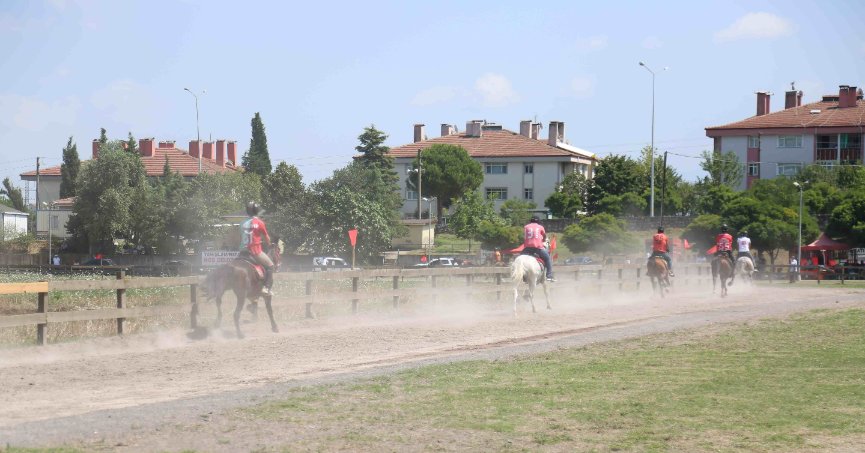 Rahvan At Yarışları nefes kesti