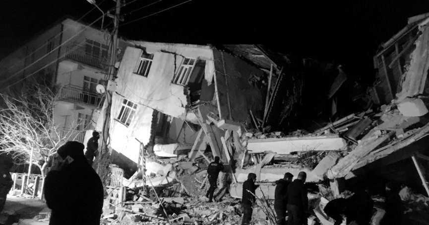 Bakan Özhaseki’den çarpıcı İstanbul açıklaması: Olası depremde 600 bin bina dayanmaz, yıkılır!
