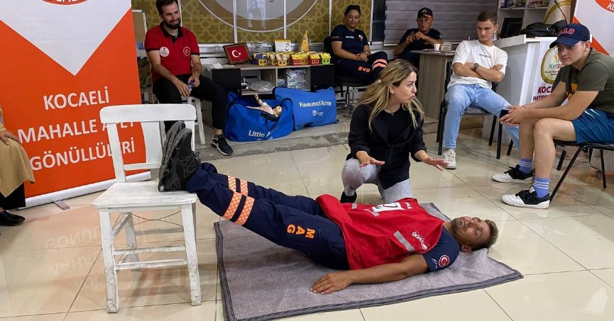 Afet durumunda hayatta kalma dersi veriliyor