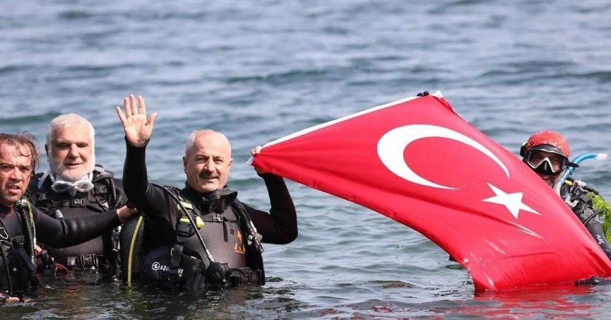 Körfez'den 22 bin metrekare hayalet ağ çıkarıldı