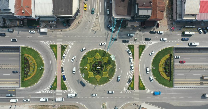 Büyükşehir’den yol çizgileriyle düzenli ve güvenli ulaşım