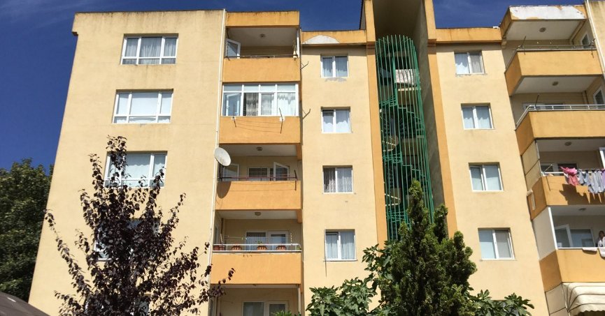 5. kattan düşen 3 yaşındaki çocuk yaşam savaşı veriyor