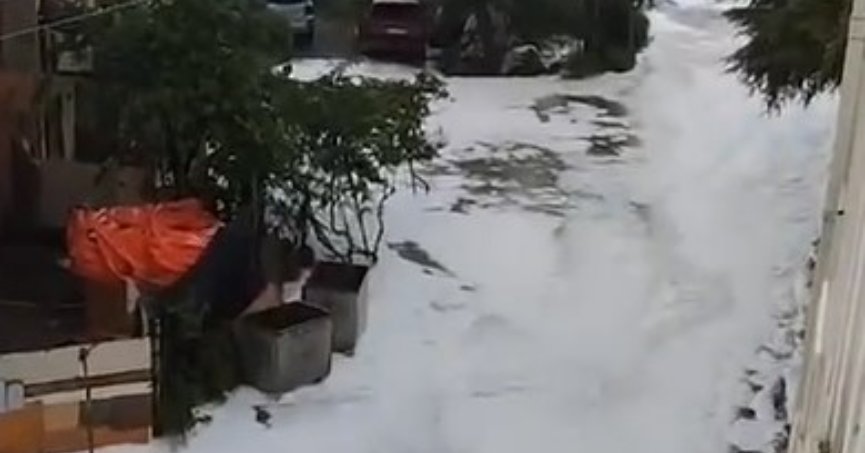 Kocaeli'de sağanak sonrası şaşırtan görüntü