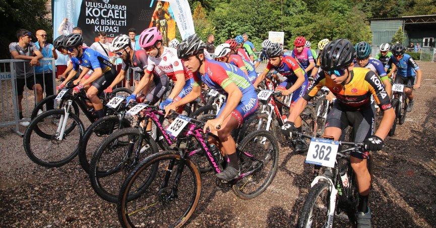 Kocaeli’de Uluslararası Dağ Bisikleti Kupası Yarışları start aldı