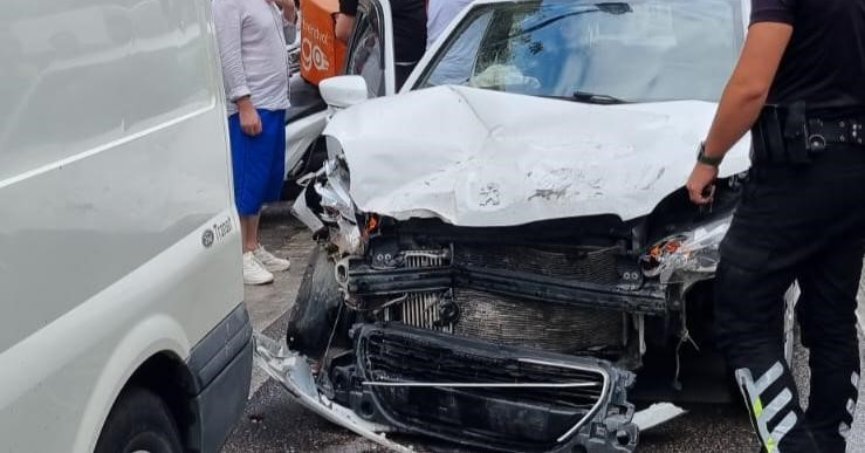 Gebze’de 4 araç birbirine girdi: 3 yaralı