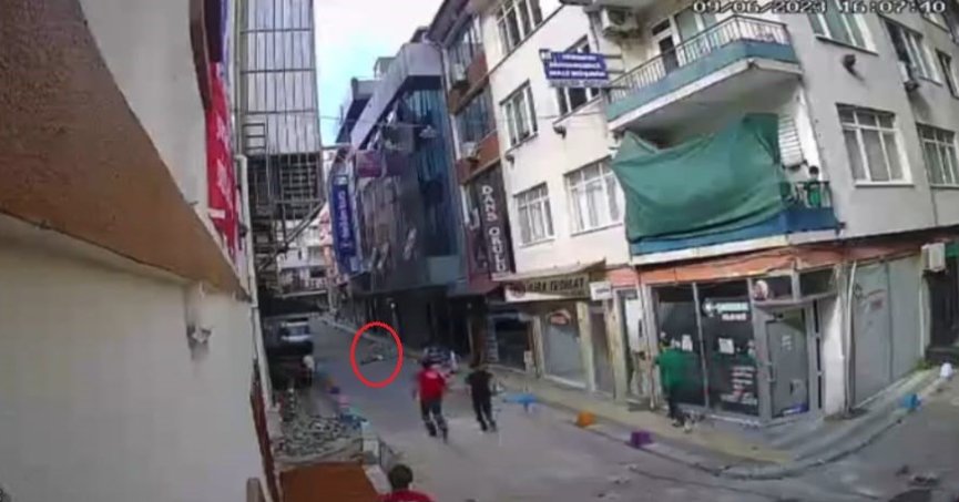 7. kattan düşen genç öldü