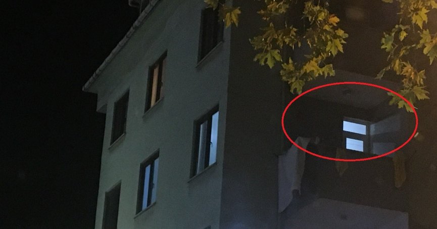 Elinde bıçakla eşini ve 2 yaşındaki çocuğunu esir aldı