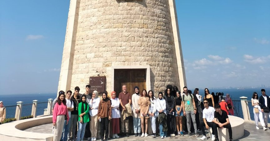 Darıcalı gençler Demokrasi Adası'nı gezdi