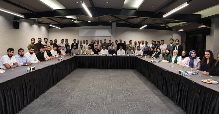 AK GENÇLER BÜYÜKAKIN’LA ÇAY SOHBETİNDE BULUŞTU