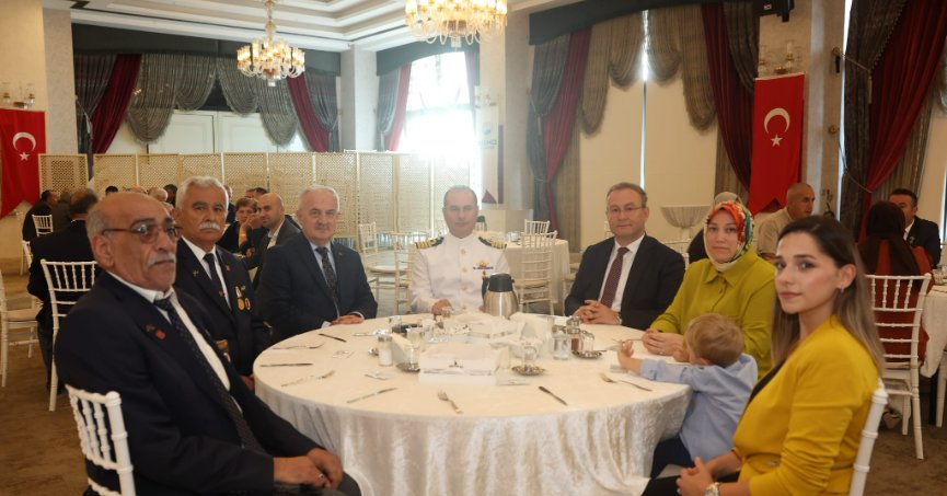 “Gazilerimize Minnettarız”