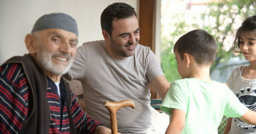 BAŞKAN ÖZLÜ'DEN HASTA VE YAŞLILARA ZİYARET