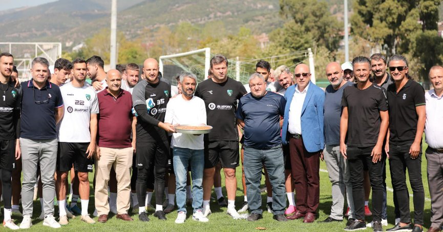 Taraftarlardan Körfez’e tatlı ziyaret!