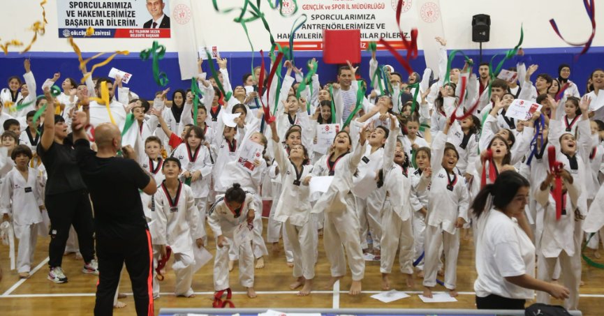 GÖLCÜK BELEDİYESİ TAEKWANDO SPORCULARI KUŞAK ATLADI