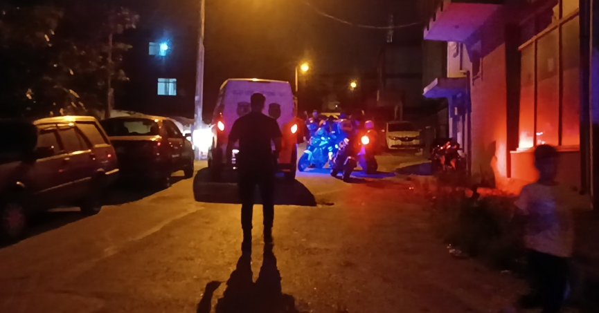 Polise ateş eden 2 kişi kovalamaca sonucu yakalandı