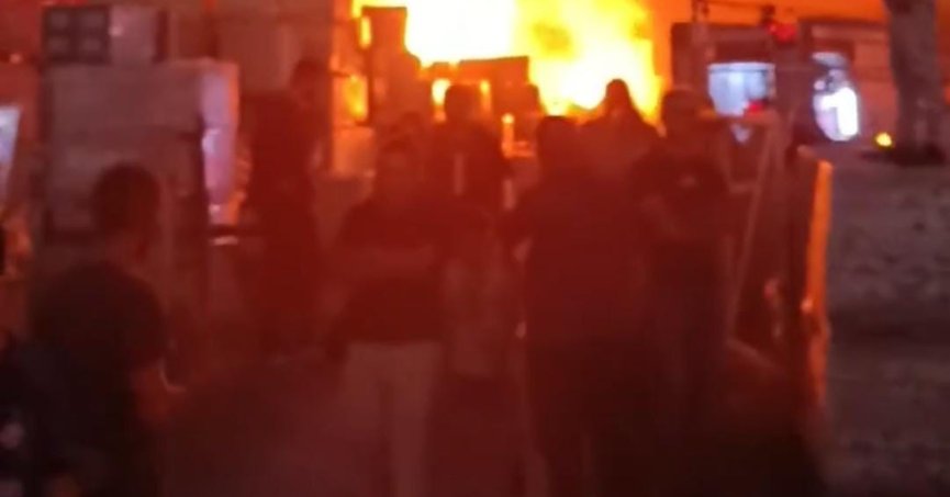 AK Parti İlçe Başkanı'na ait inşaat deposunda yangın