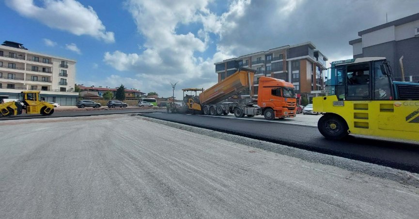 Kartepe Kent Meydanı otoparkı asfaltlandı