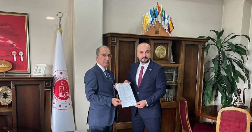 MHP İl Başkanı Demirbaş mazbatasını aldı