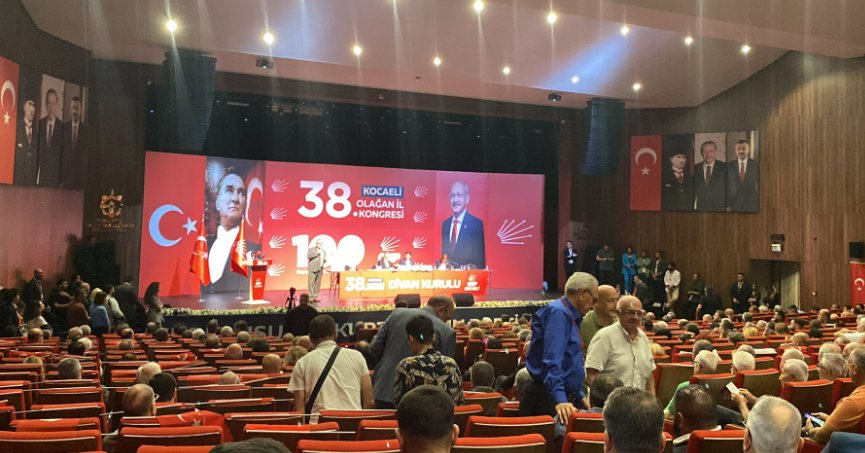 CHP GENEL BAŞKAN ADAYI KONUŞTU PARTİLİLER SALONU TERK ETTİ!