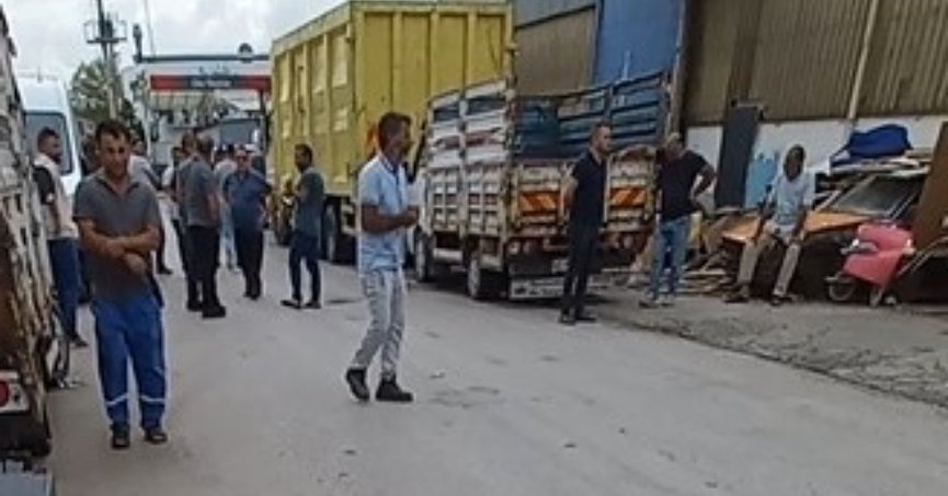 Hurda malzemelerinin altında kalan genç hayatını kaybetti