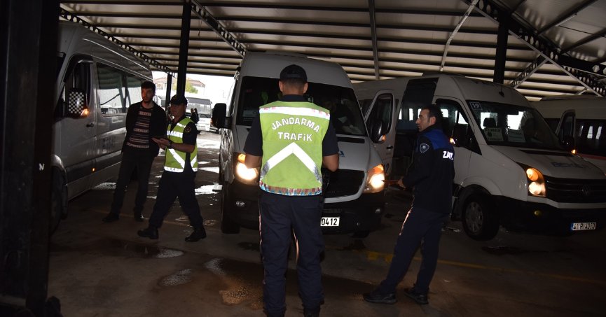 KARTEPE’DE ÖĞRENCİ SERVİSLERİNE SIKI DENETİM