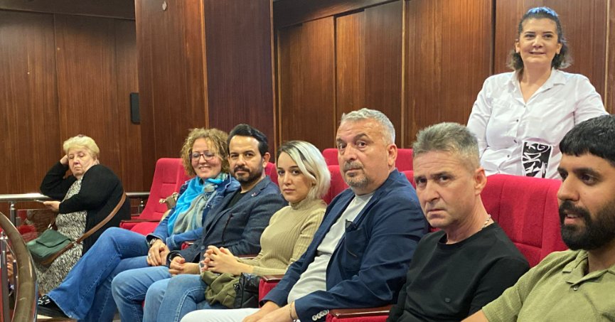 HÜRRİYET DIŞINDA HERKES VAR!