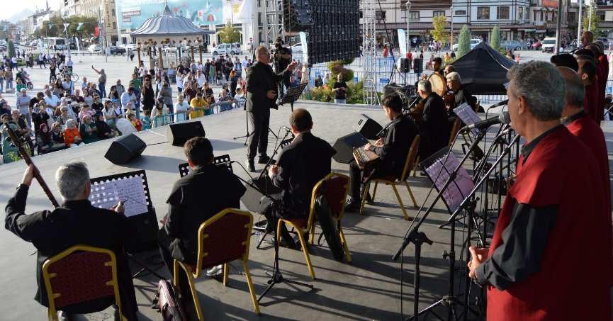 Büyükşehir TDM Korosu Konya Festivali’nde göz doldurdu