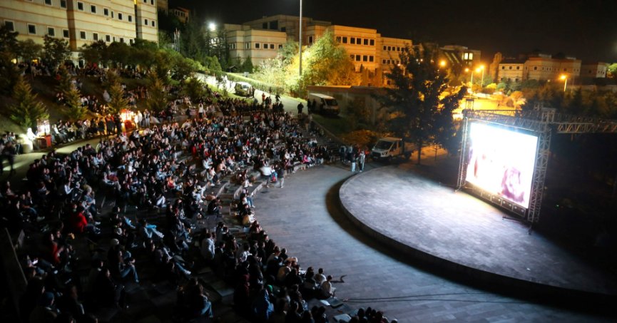 KOÜ’lü öğrenciler Hababam Sınıfını izledi