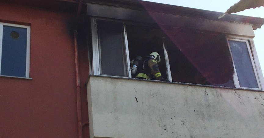 4 katlı binada yangın: Mutfak kullanılamaz hale geldi