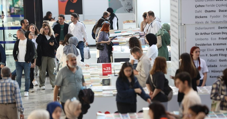 Kitap Fuarı kapılarını Kocaeli marşıyla açtı