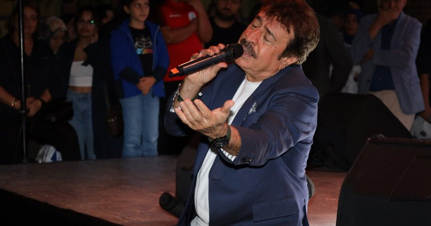 Ahmet Selçuk İlkan, şiirleri ile Kocaelileri mest etti