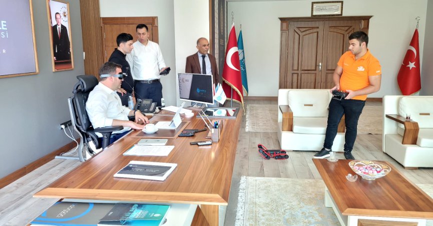 Geleceğin Mucitleri Başarılarını Başkan Özlü ile Paylaştı