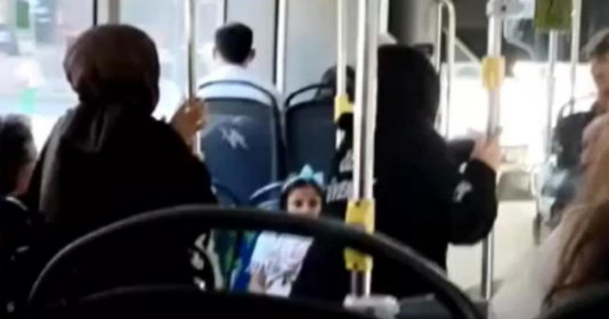 OTOBÜSTE KÜFÜRLER SAVURDU! VATANDAŞ TEPKİ GÖSTERDİ