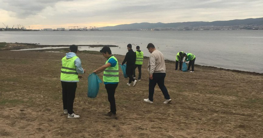 Başiskele Ülkü Ocakları Sahil Temizliği Yaptı