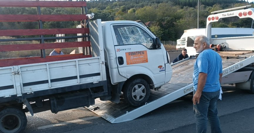 Kamyonet tıra arkadan çarptı: 1 yaralı