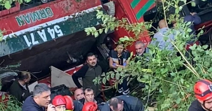 Kocaeli’de İtfaiye aracı uçurumdan yuvarlandı! 1 Şehit 3 yaralı