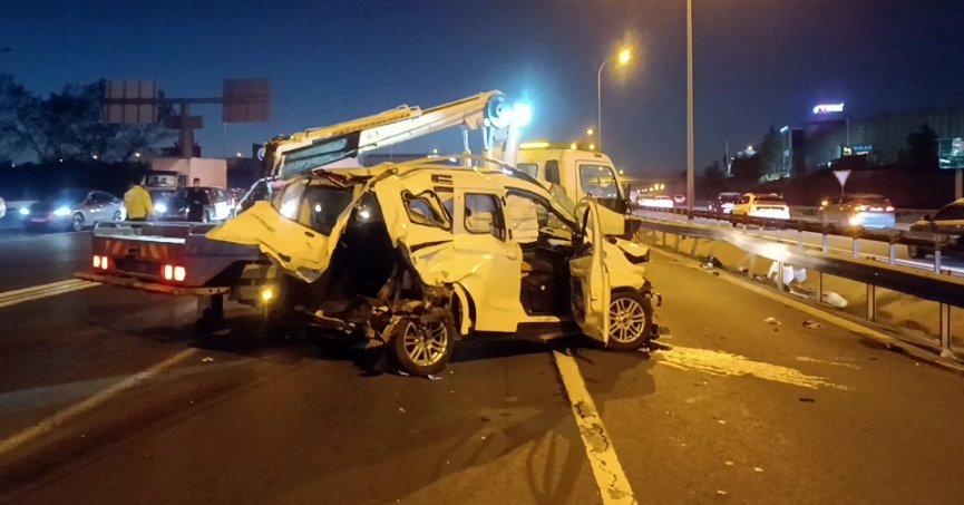 TEM’de sapağı kaçırmamak için şerit değiştiren sürücü kazaya sebep oldu: 3 yaralı
