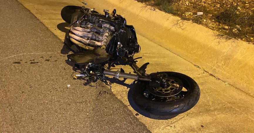 Tıra çarpan motosikletin sürücüsü hastanede hayatını kaybetti