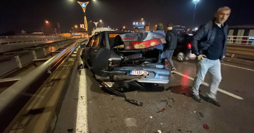 Kocaeli'de 4 araç birbirine girdi: 1 yaralı