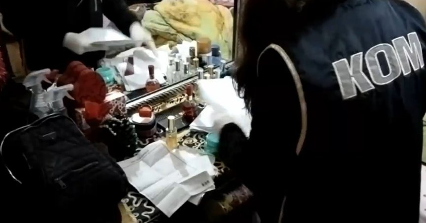 göçmenlere usulsüz ve sahte belgelerle geçici ikamet çıkaran şüphelilere eş zamanlı operasyon