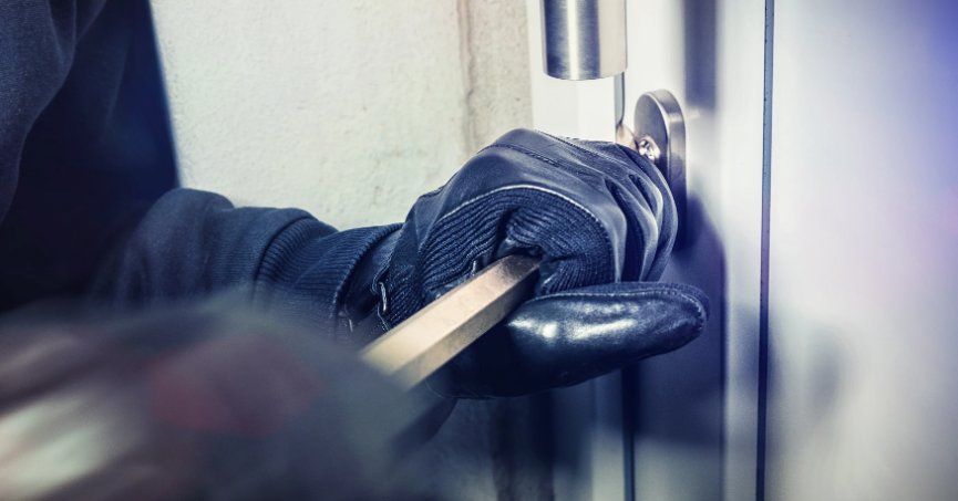 Evden 70 bin TL'lik ziynet eşyası çaldılar