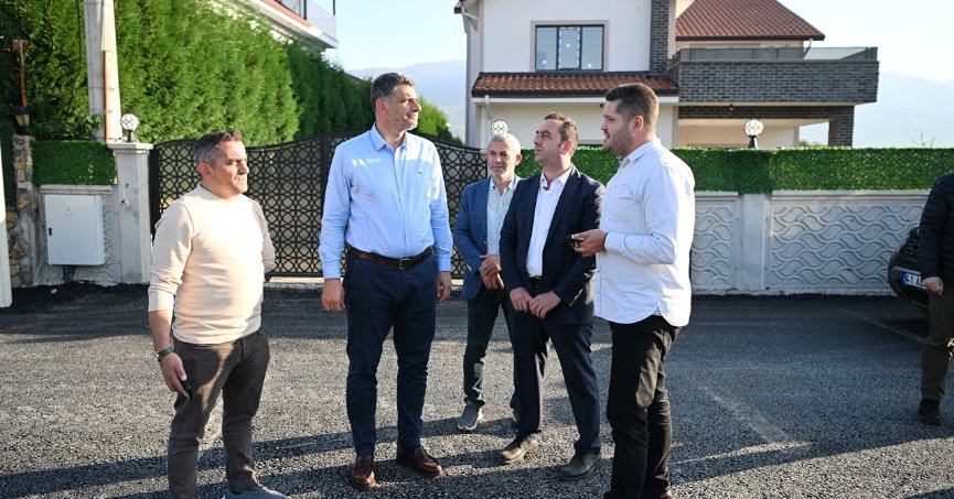 Kartepe'de beş caddeye 3250 ton asfalt serildi