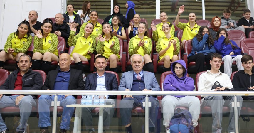 Derince’de Voleybol Heyecanı