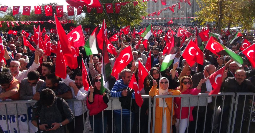 Binlerce kişi İsrail'e tepki için sokağa döküldü