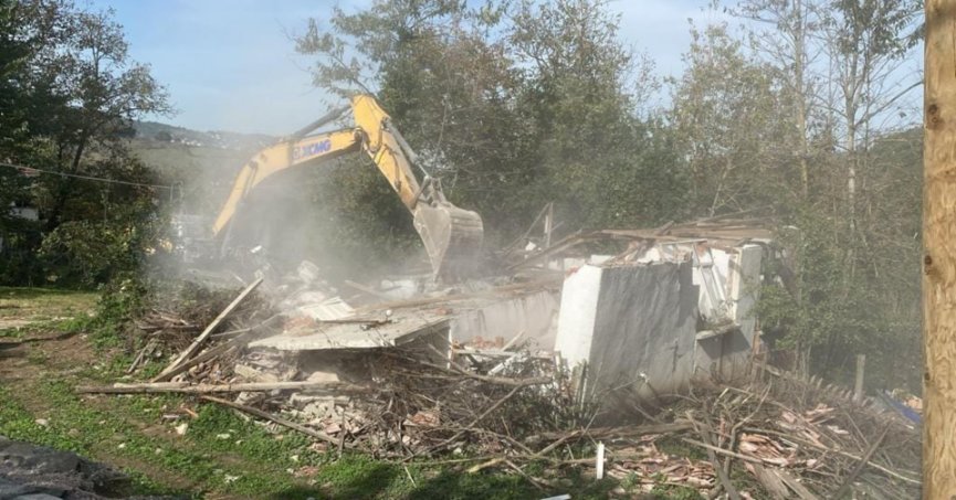 GÖLCÜK’TE MERUK VE ORTA HASARLI 123 BİNA YIKILDI
